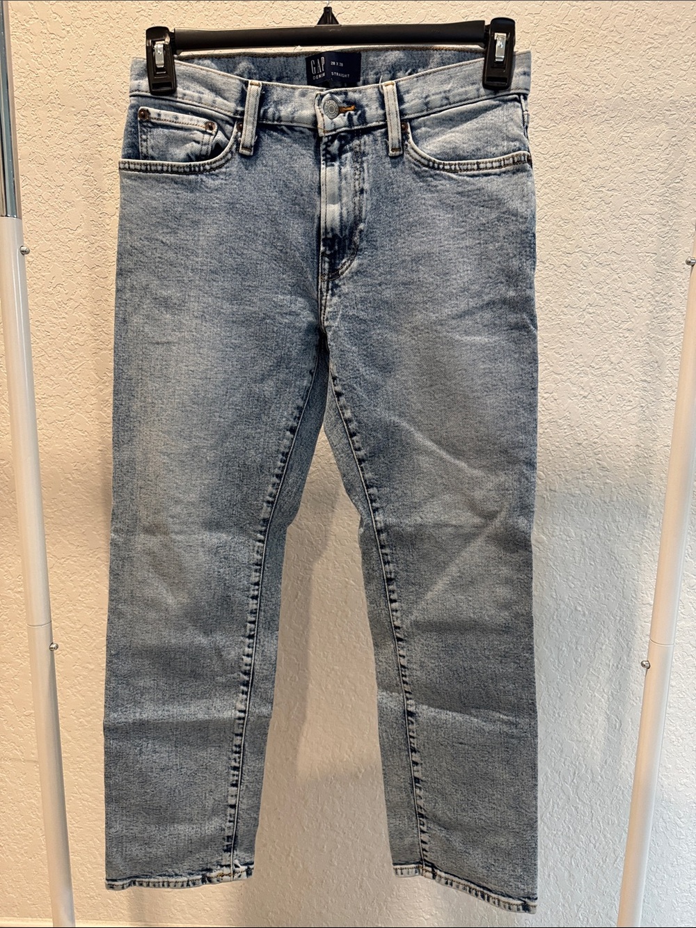 GAP Men’s Straight Jeans in Light Blue Wash